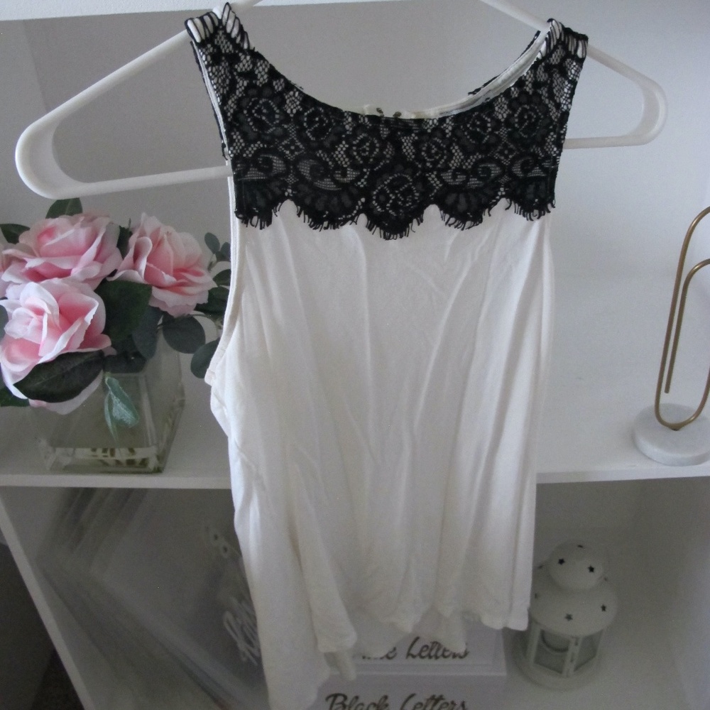 Express Women's Lace Sleeveless date night Top Shirt Size Small black white EUC - Picture 5 of 7